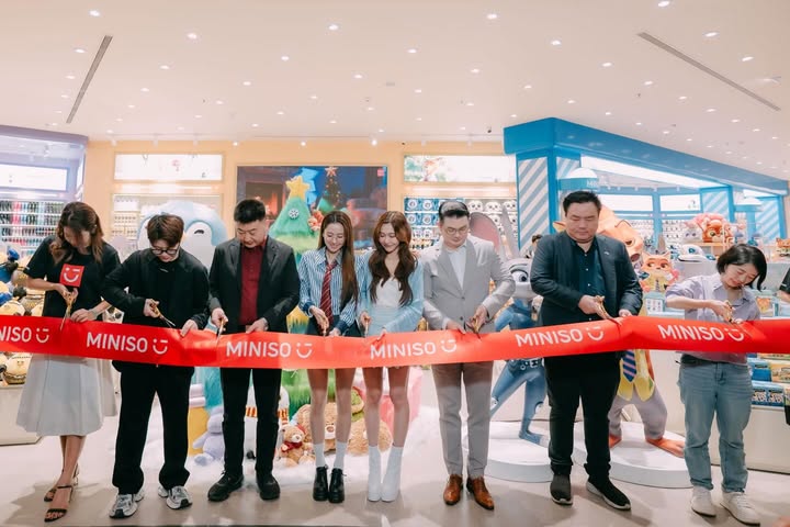 เนย - กานต์ธีรา วัชรทัศนกุล