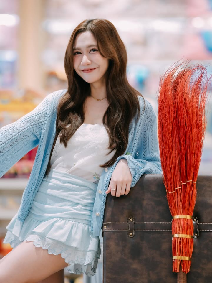 เนย - กานต์ธีรา วัชรทัศนกุล