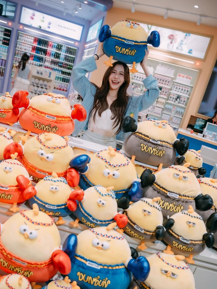 เนย - กานต์ธีรา วัชรทัศนกุล