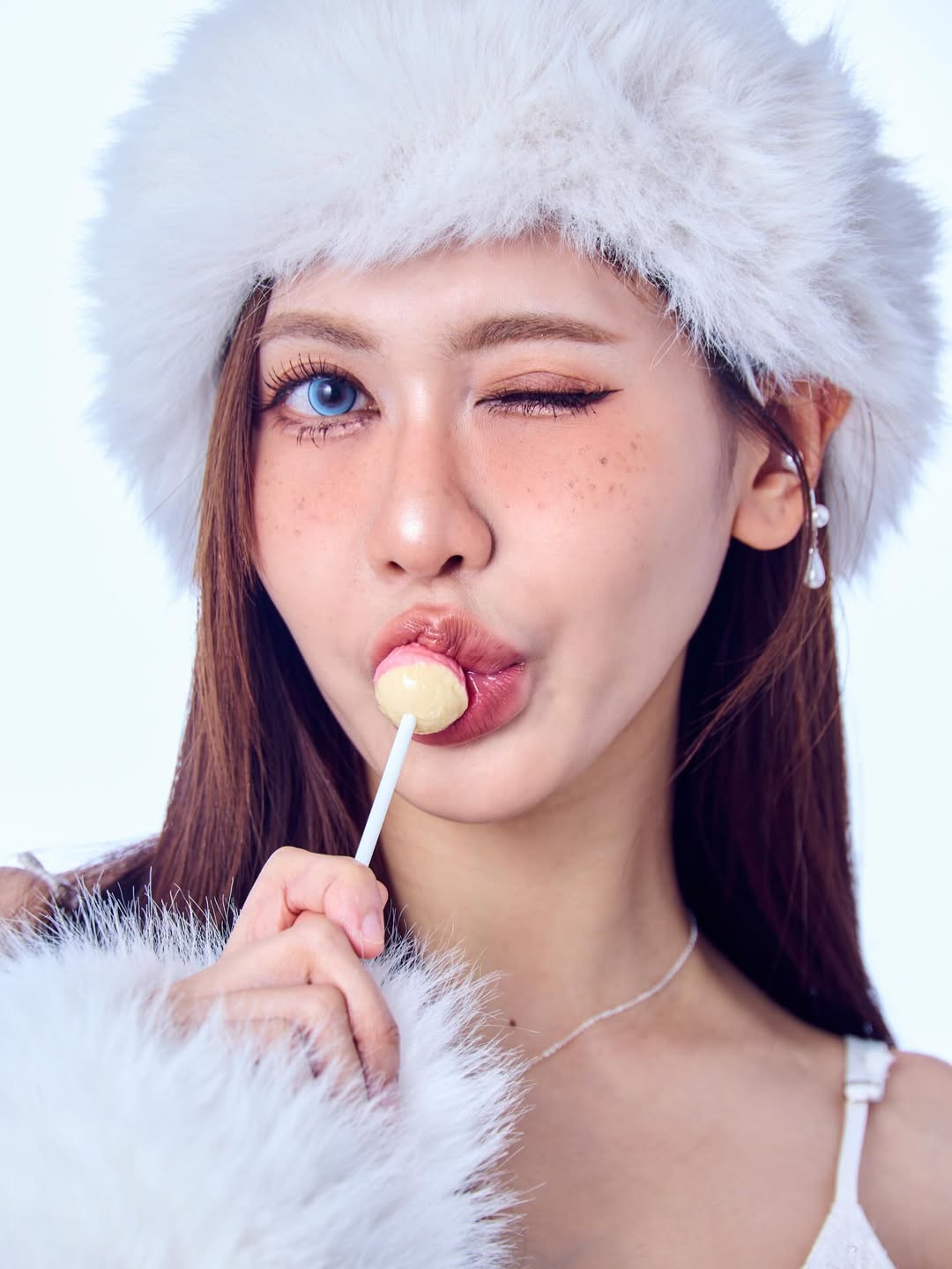 เนย - กานต์ธีรา วัชรทัศนกุล