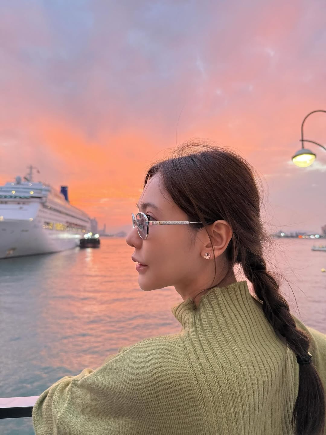 เนย - กานต์ธีรา วัชรทัศนกุล