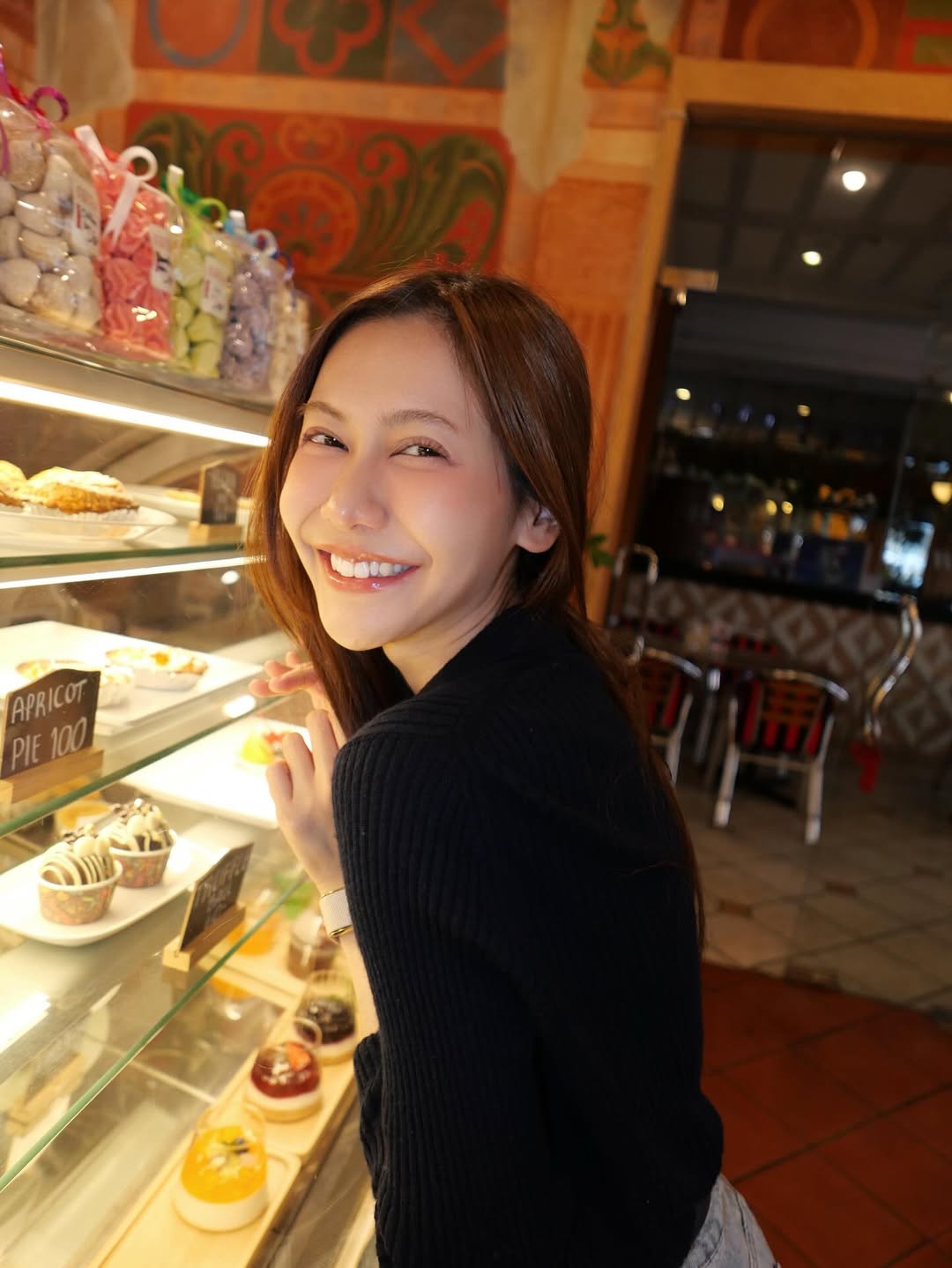 เนย - กานต์ธีรา วัชรทัศนกุล