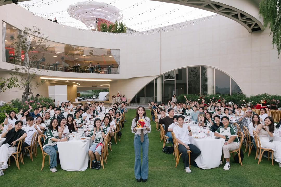 เนย - กานต์ธีรา วัชรทัศนกุล