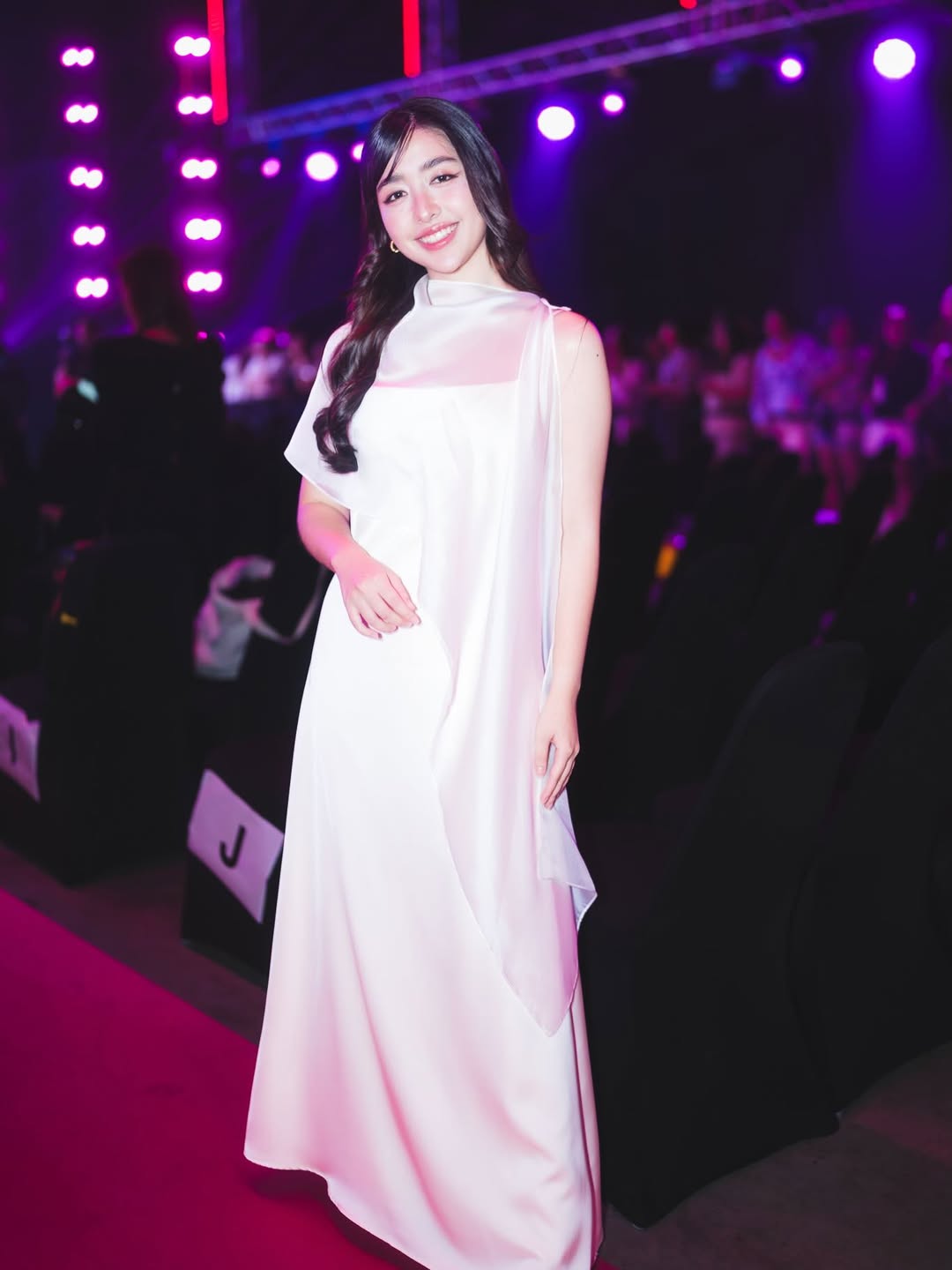 เจน - กุลจิราณัฐ อินทรศิลป์