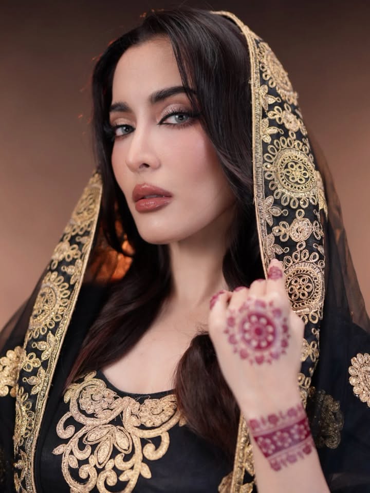 พิ้งค์กี้ - สาวิกา ไชยเดช