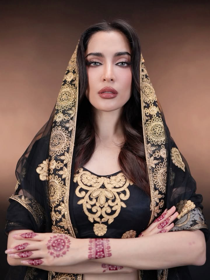 พิ้งค์กี้ - สาวิกา ไชยเดช