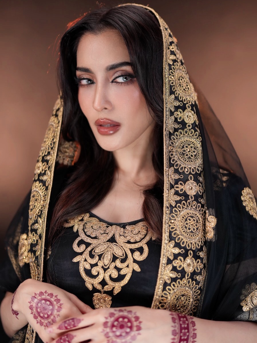 พิ้งค์กี้ - สาวิกา ไชยเดช