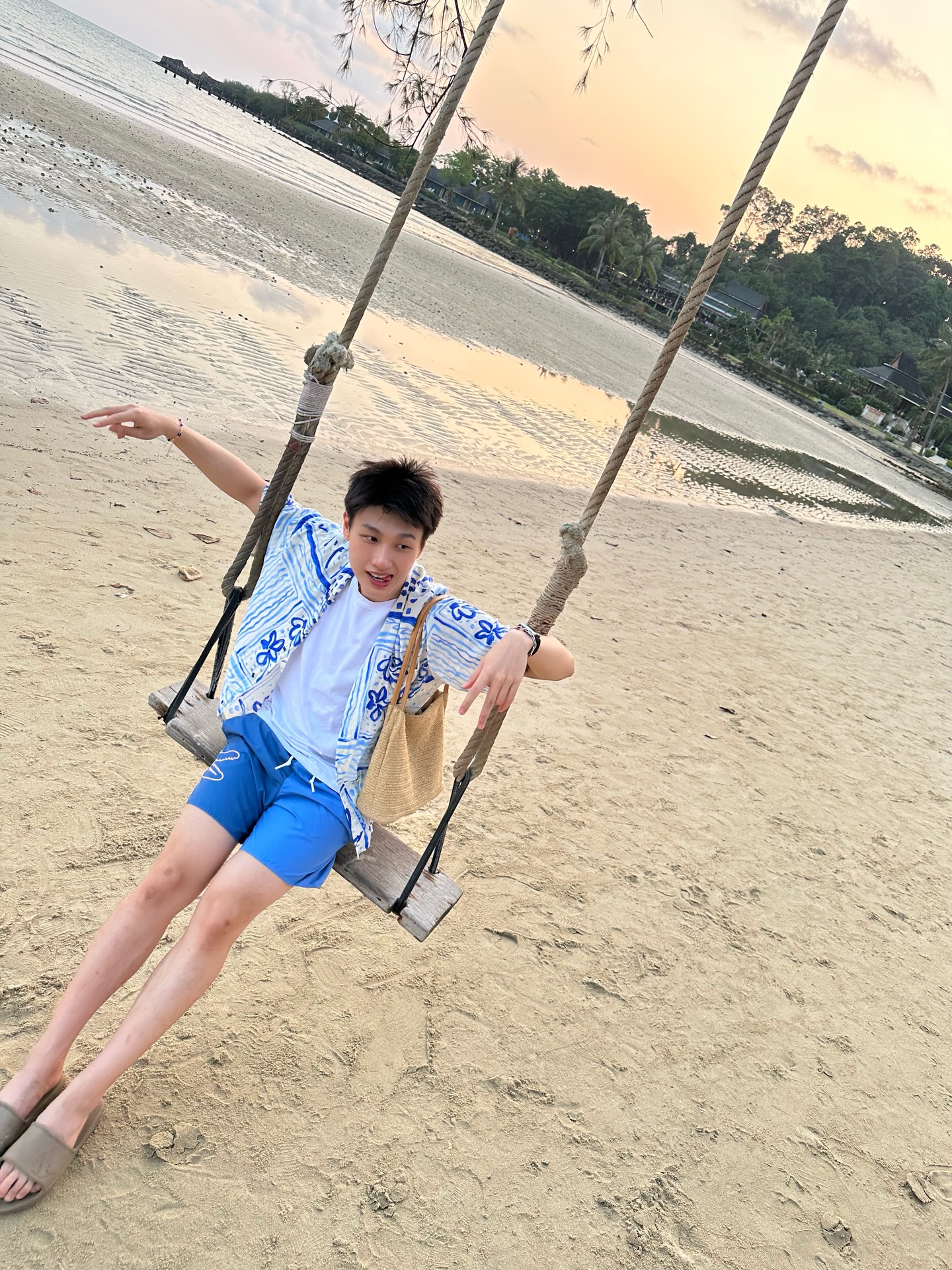 กัน - ณภัทร ณ ระนอง