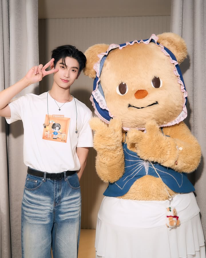 โทมัส - ธีร์ทัศน์ จึงมณีรัตน์