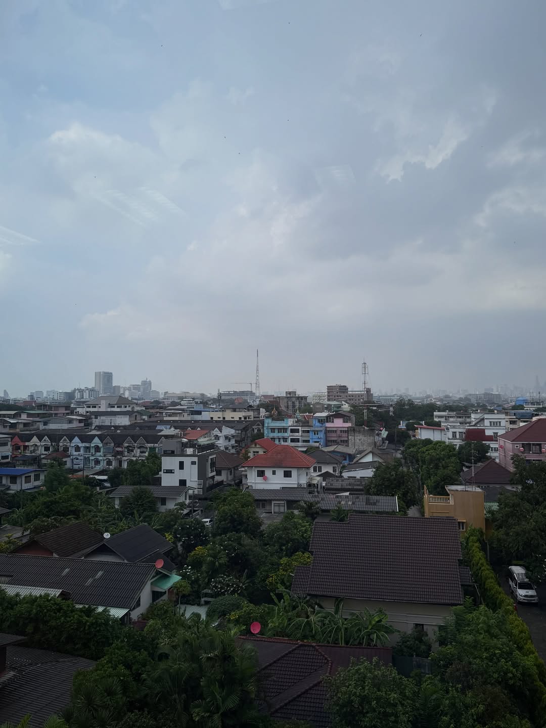โทมัส - ธีร์ทัศน์ จึงมณีรัตน์