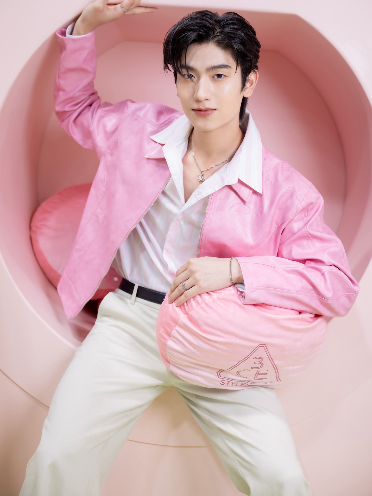 โทมัส - ธีร์ทัศน์ จึงมณีรัตน์