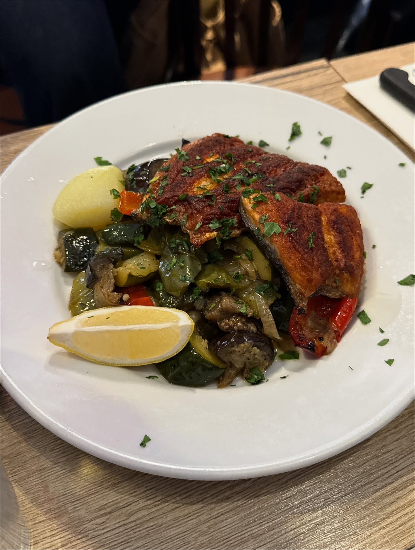 โทมัส - ธีร์ทัศน์ จึงมณีรัตน์