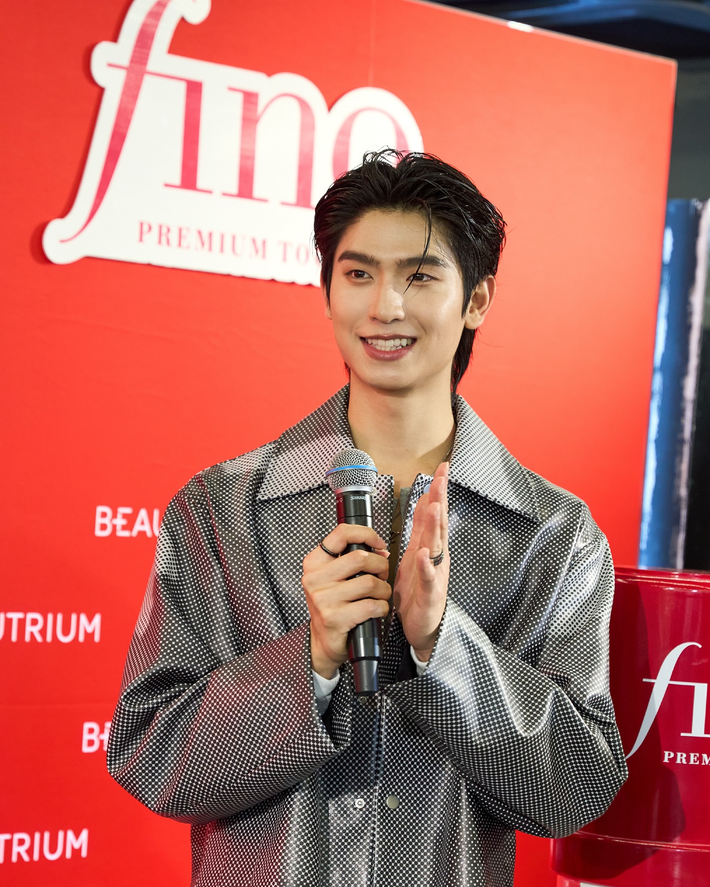 โทมัส - ธีร์ทัศน์ จึงมณีรัตน์