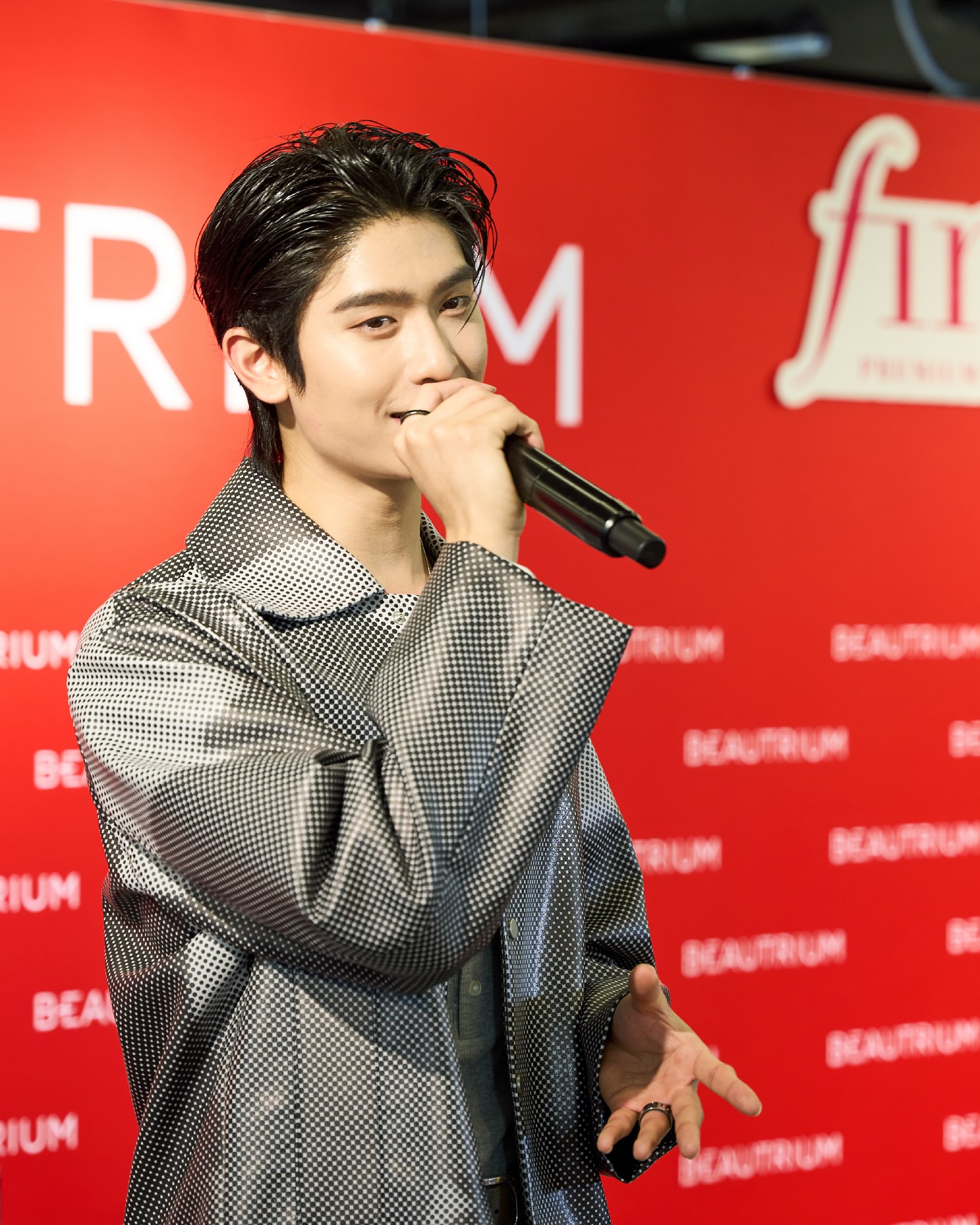 โทมัส - ธีร์ทัศน์ จึงมณีรัตน์