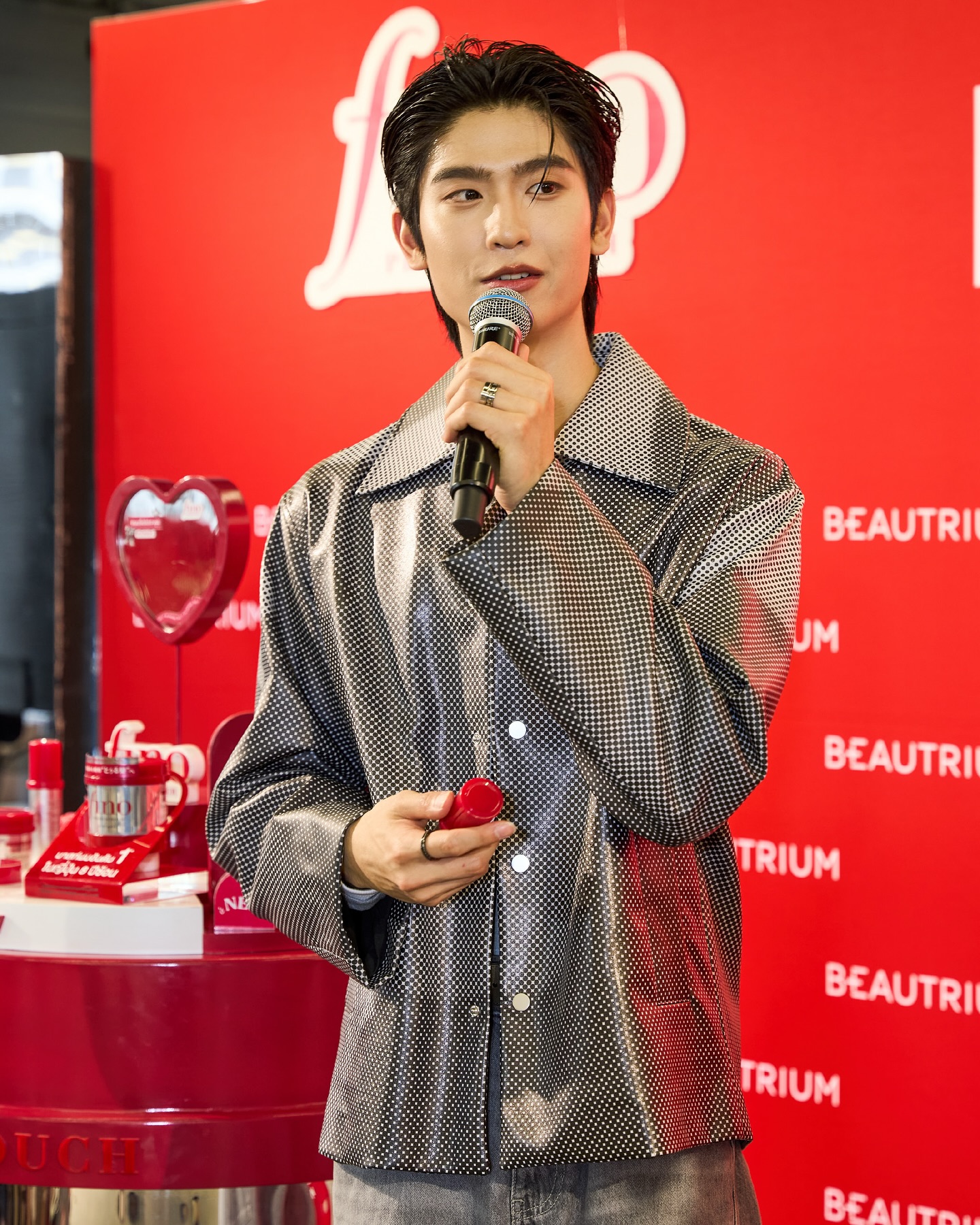 โทมัส - ธีร์ทัศน์ จึงมณีรัตน์