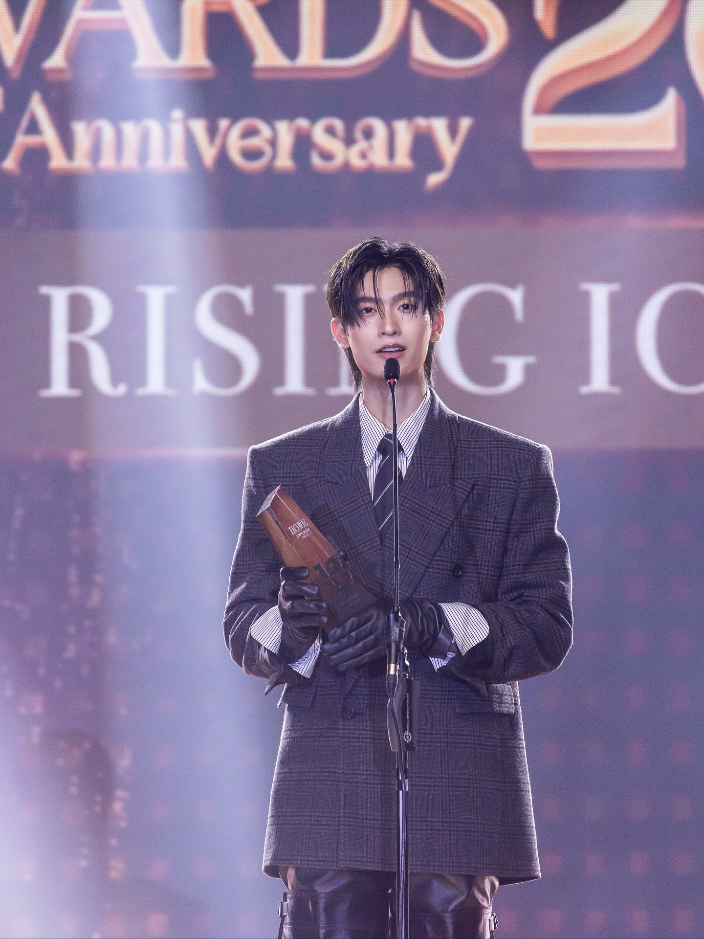 โทมัส - ธีร์ทัศน์ จึงมณีรัตน์