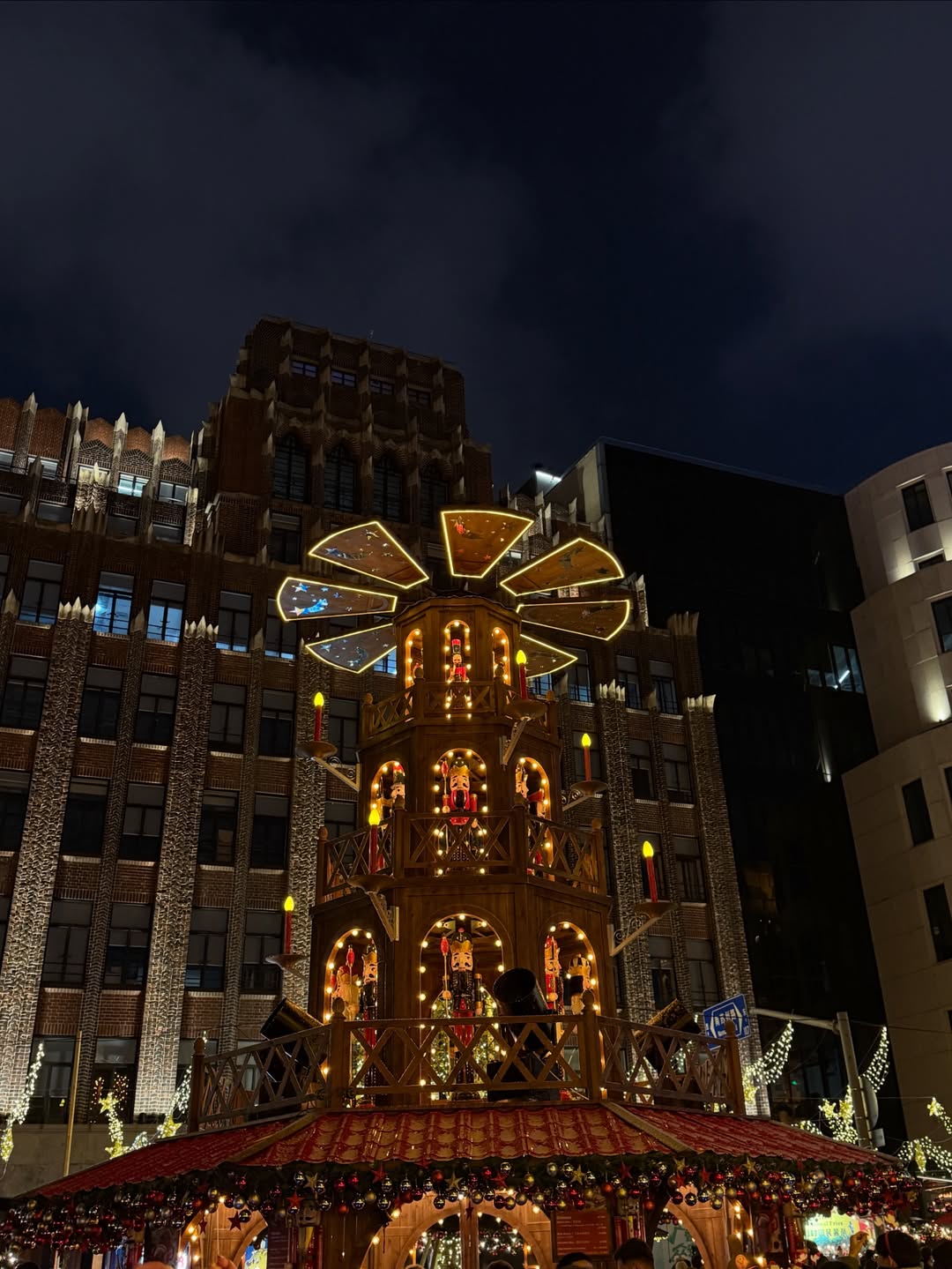 โทมัส - ธีร์ทัศน์ จึงมณีรัตน์