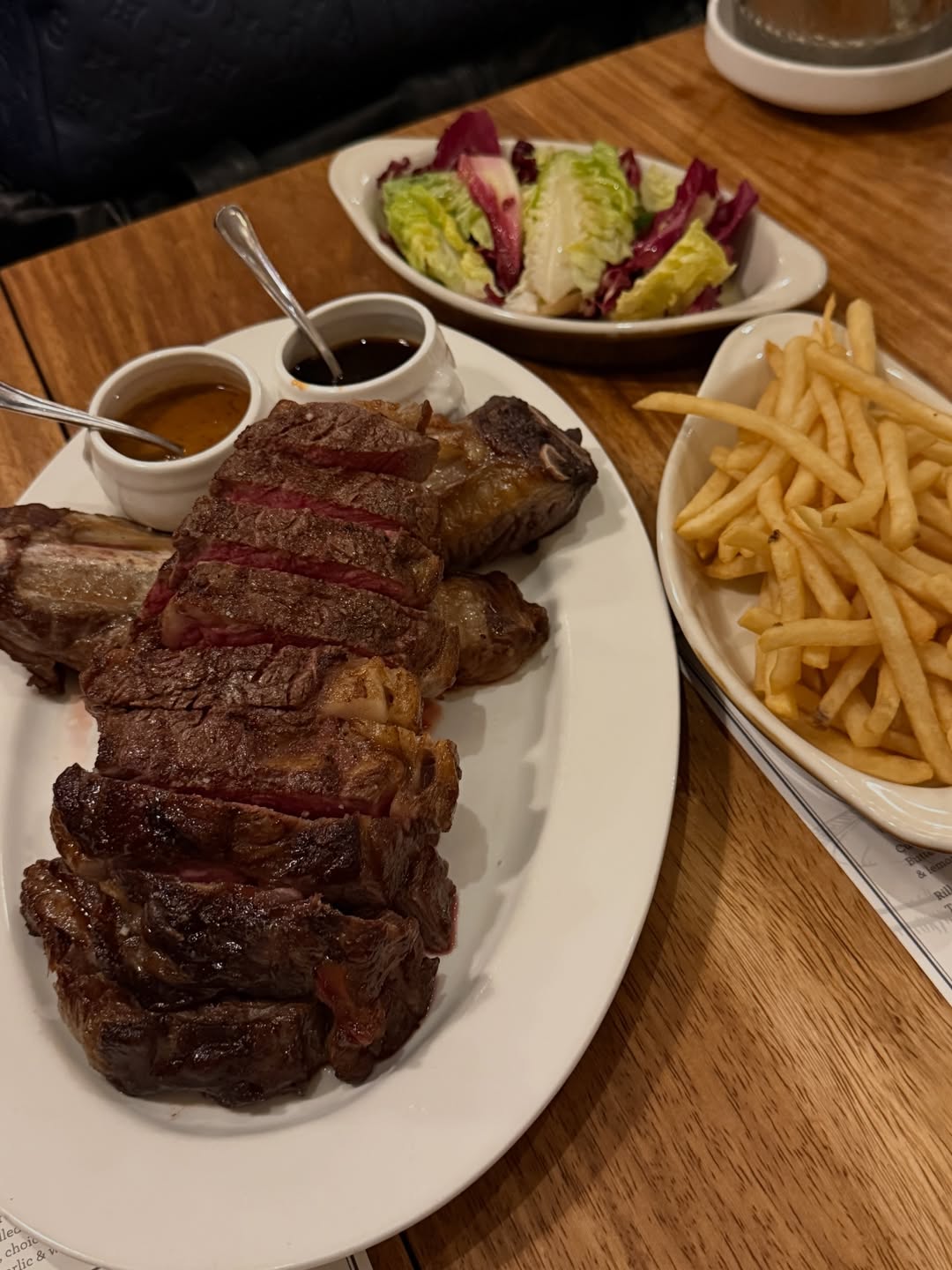 โทมัส - ธีร์ทัศน์ จึงมณีรัตน์