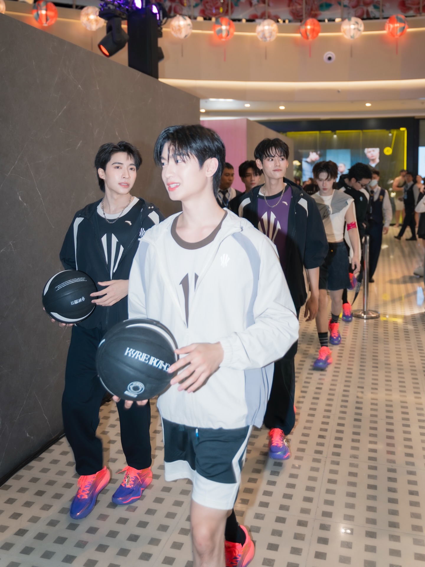 โทมัส - ธีร์ทัศน์ จึงมณีรัตน์