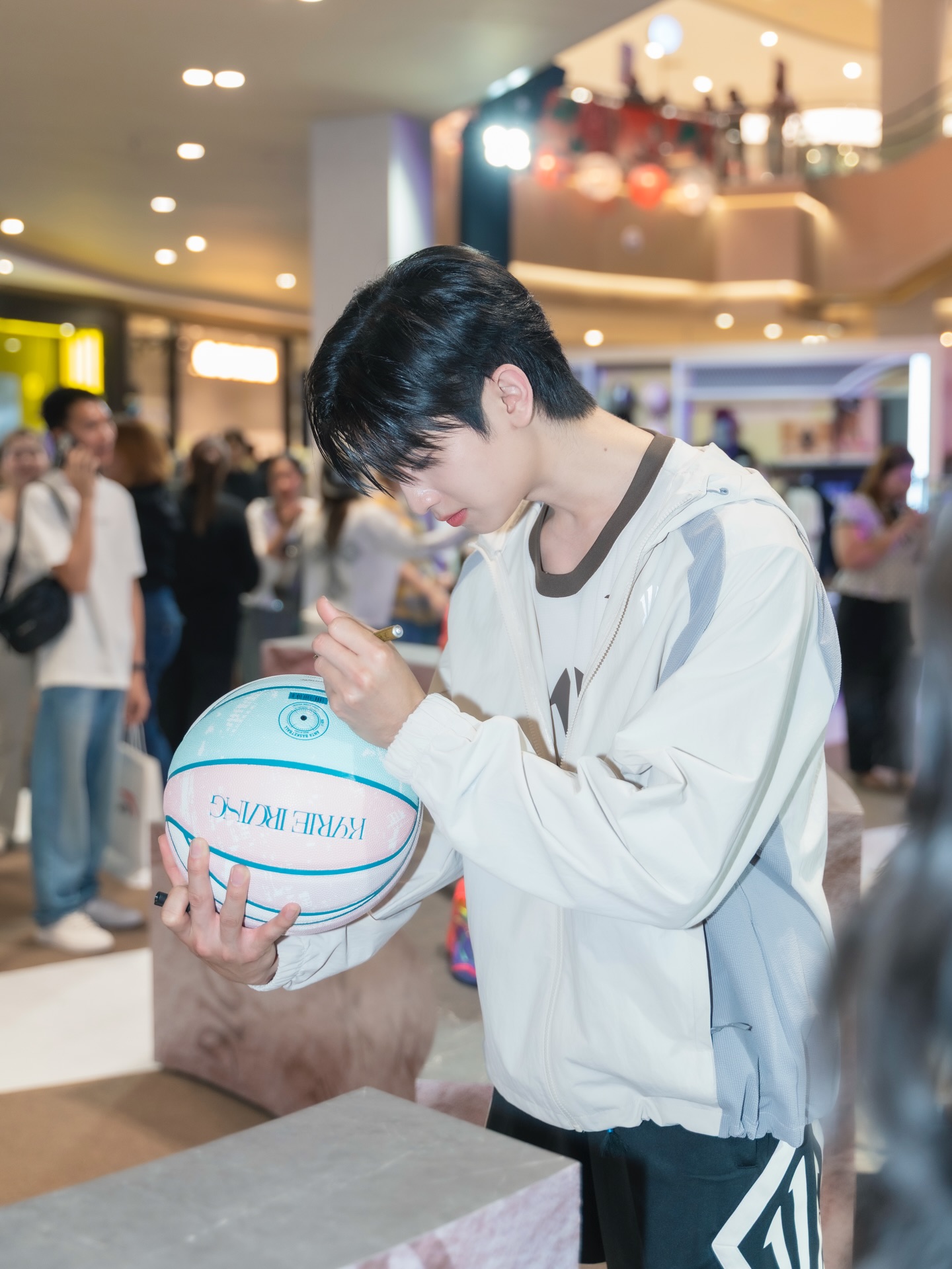 โทมัส - ธีร์ทัศน์ จึงมณีรัตน์