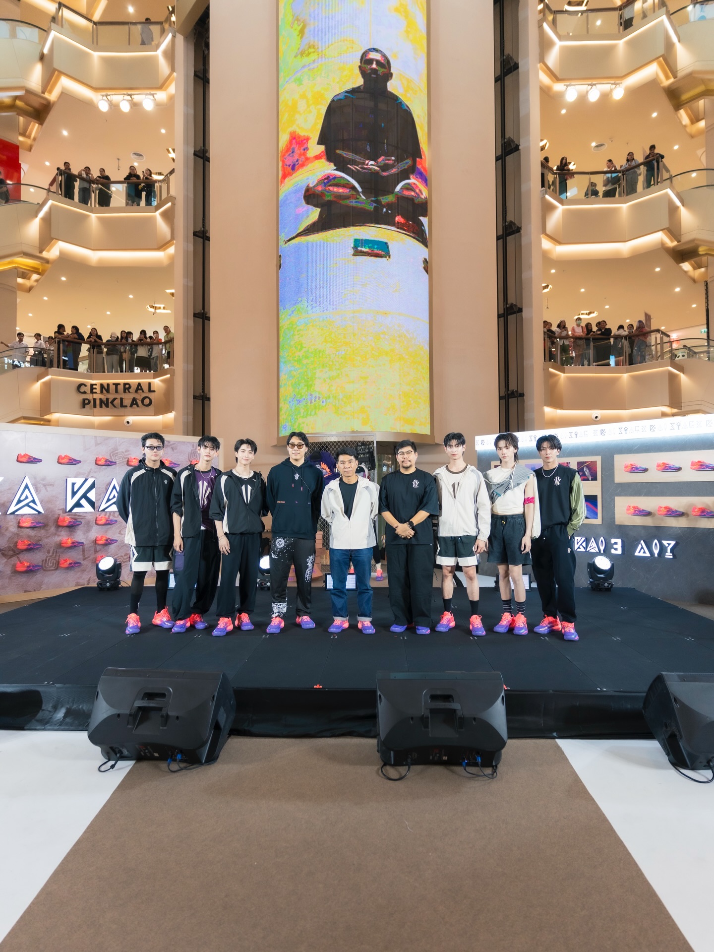 โทมัส - ธีร์ทัศน์ จึงมณีรัตน์