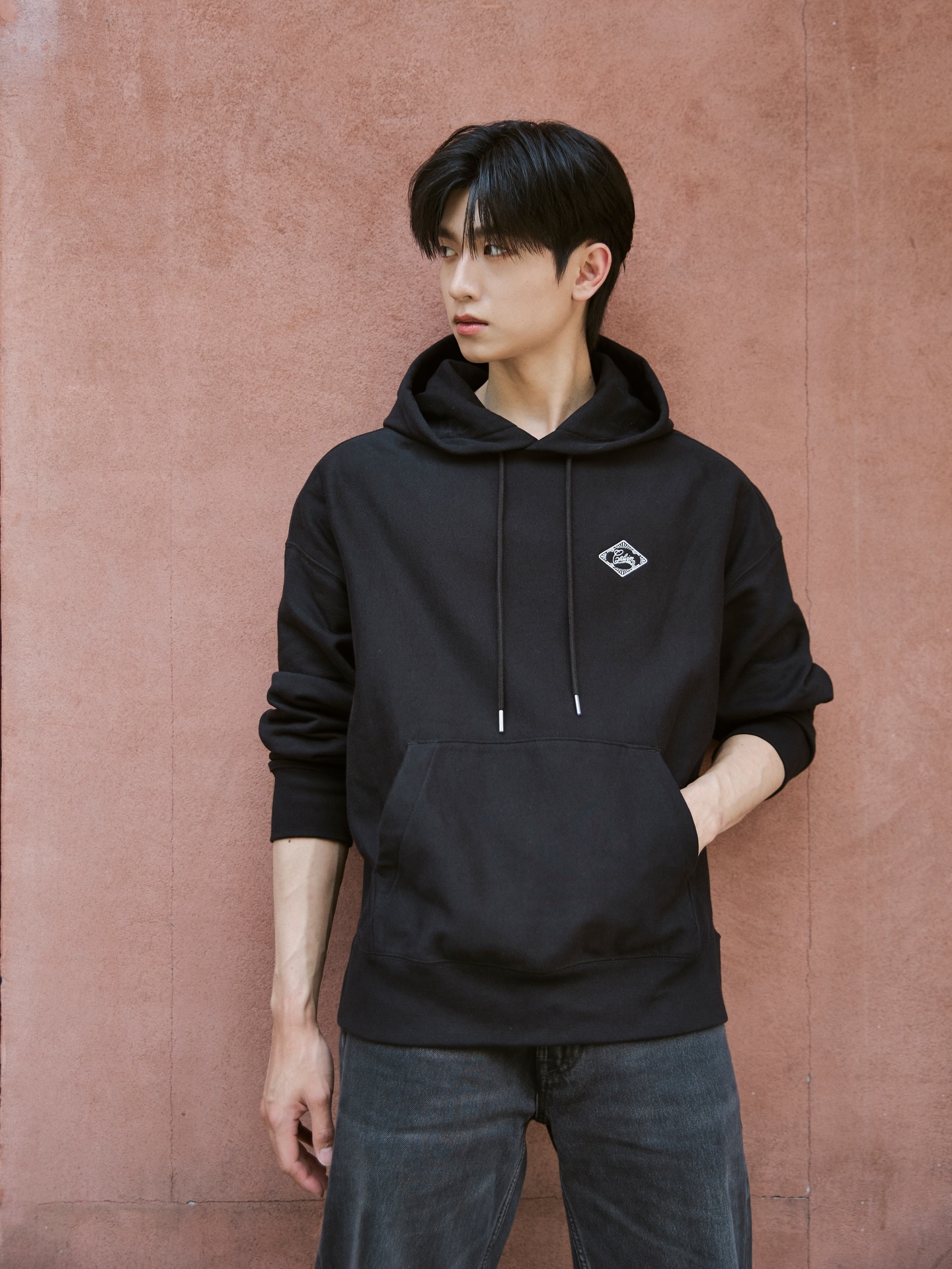 โทมัส - ธีร์ทัศน์ จึงมณีรัตน์