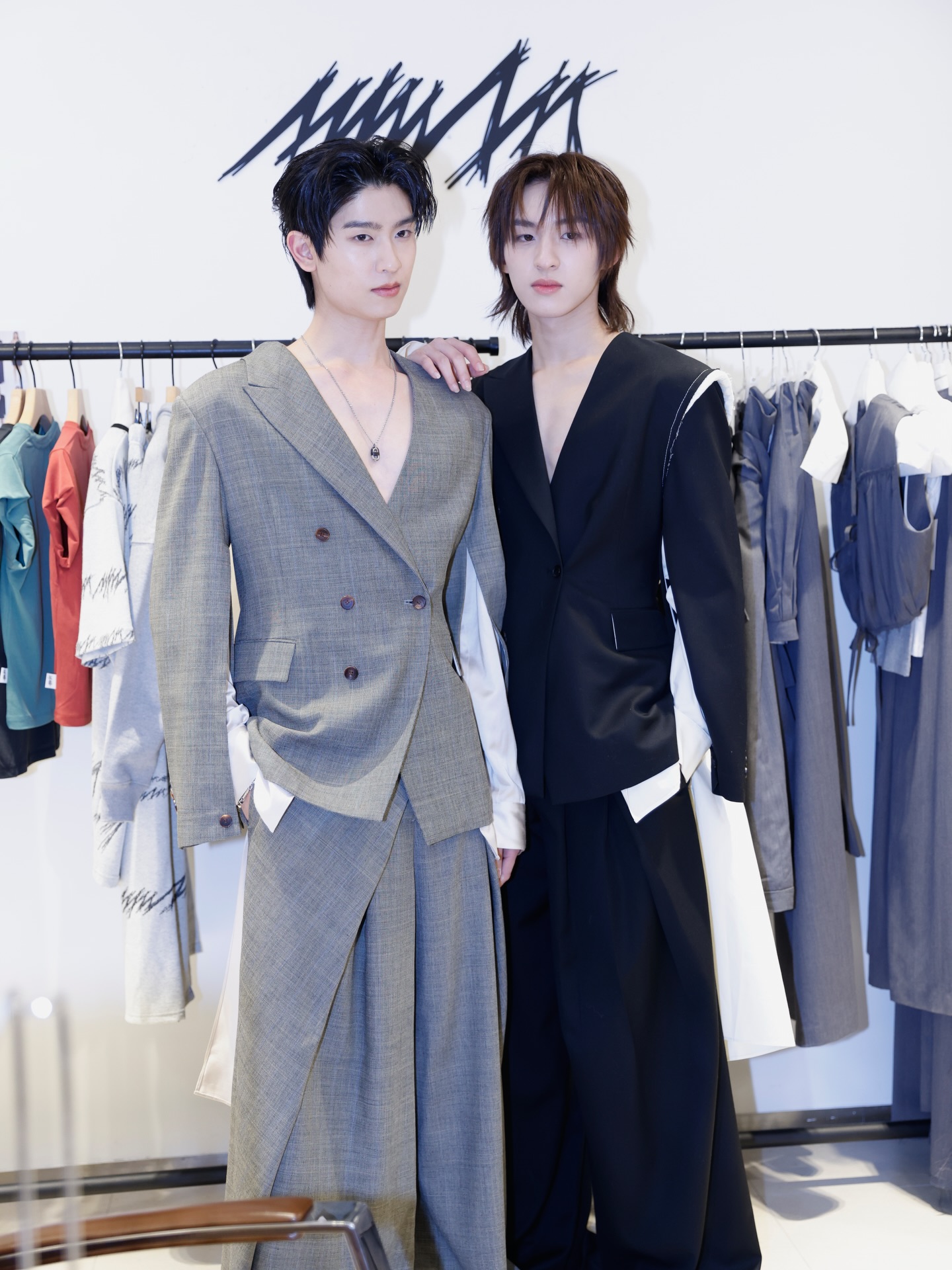 โทมัส - ธีร์ทัศน์ จึงมณีรัตน์