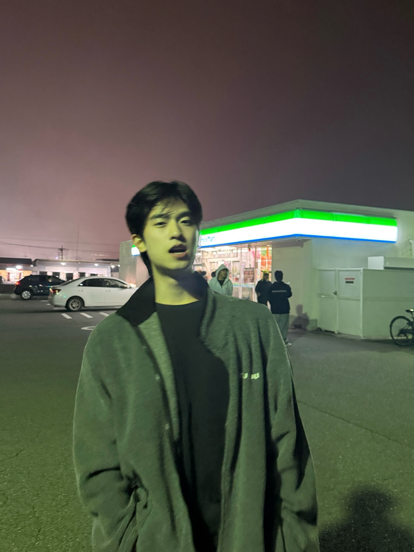 โทมัส - ธีร์ทัศน์ จึงมณีรัตน์