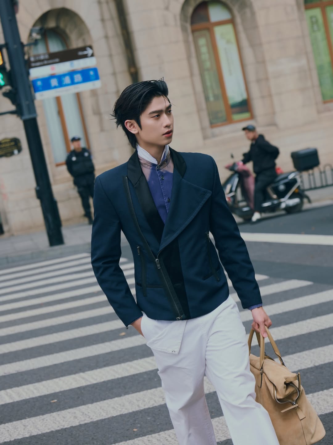 โทมัส - ธีร์ทัศน์ จึงมณีรัตน์