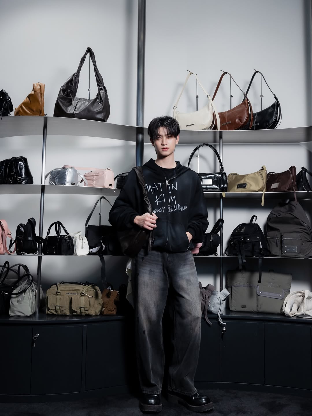 โทมัส - ธีร์ทัศน์ จึงมณีรัตน์