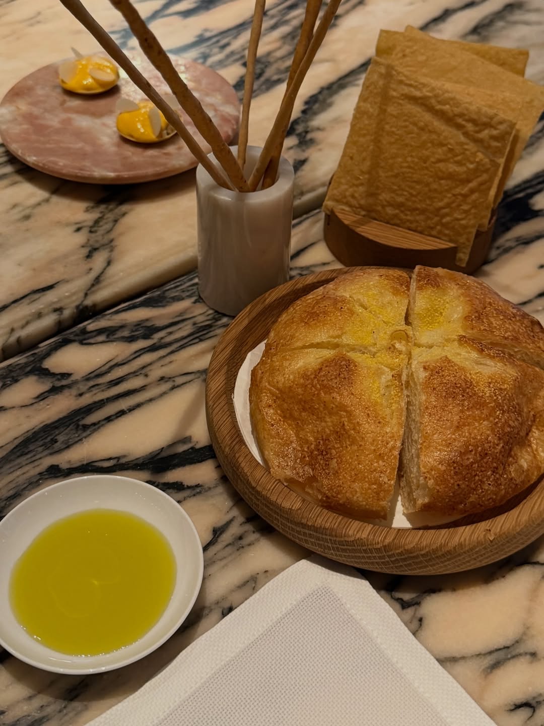 โทมัส - ธีร์ทัศน์ จึงมณีรัตน์