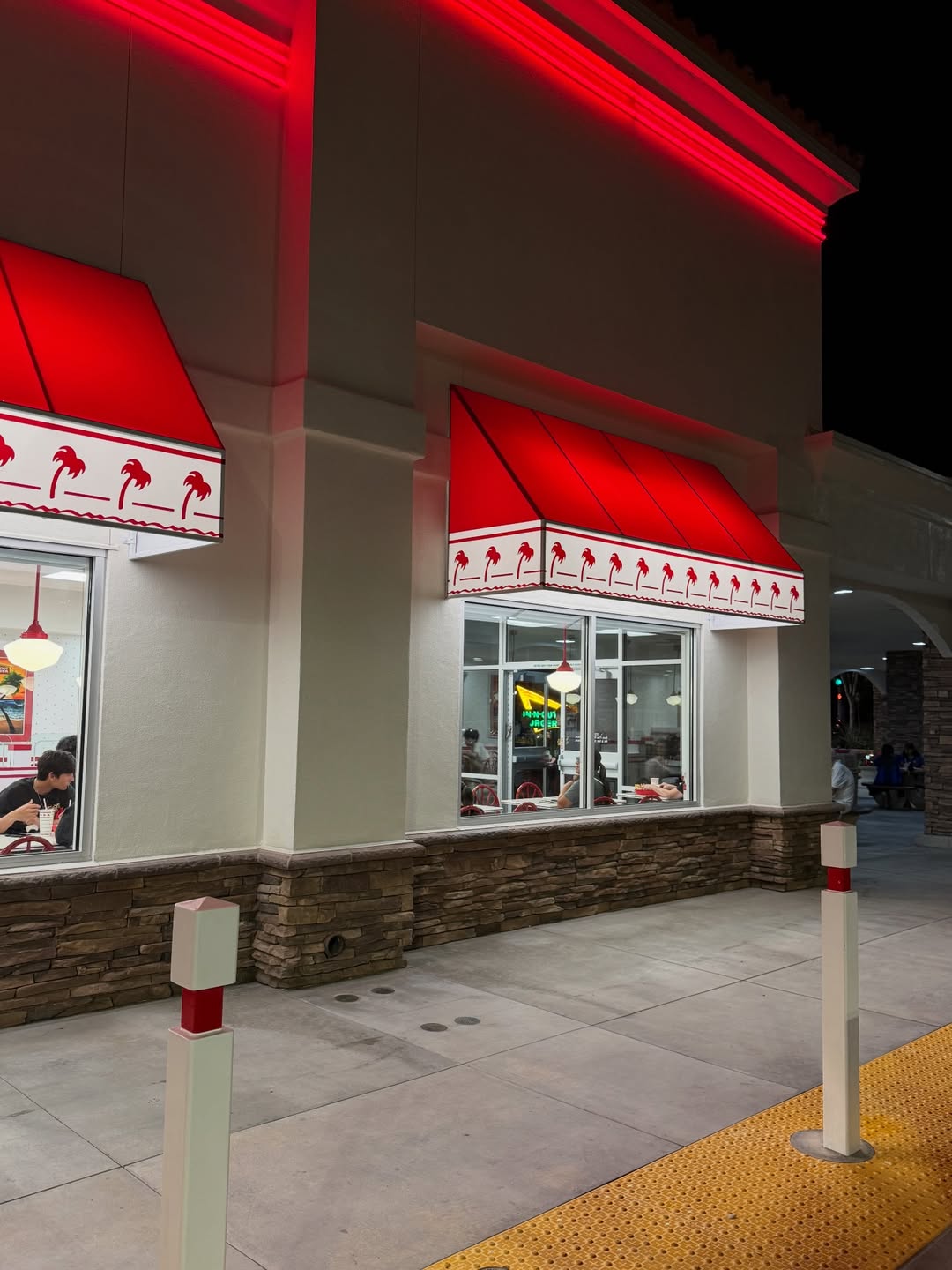 โทมัส - ธีร์ทัศน์ จึงมณีรัตน์