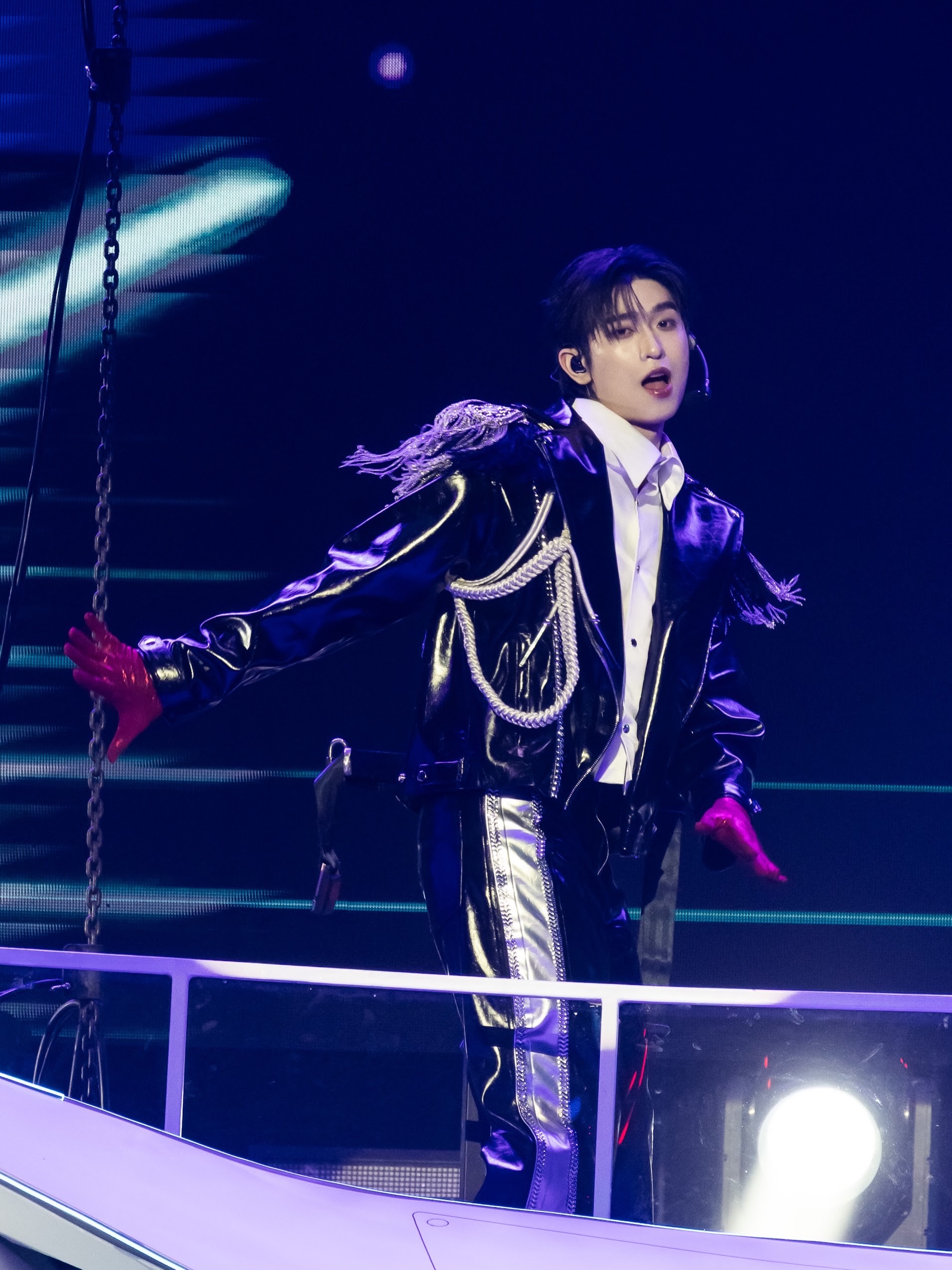 โทมัส - ธีร์ทัศน์ จึงมณีรัตน์