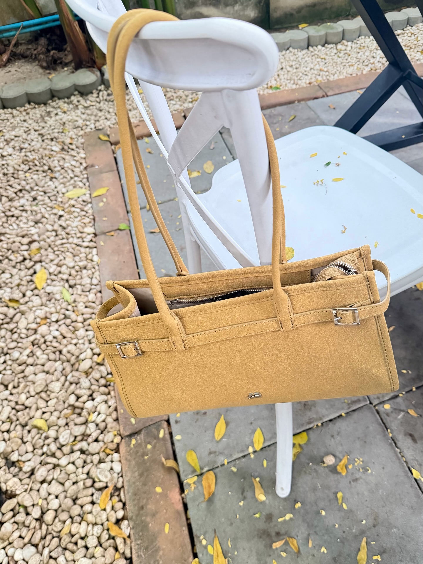 เอมี่ - ทสร กลิ่นเนียม