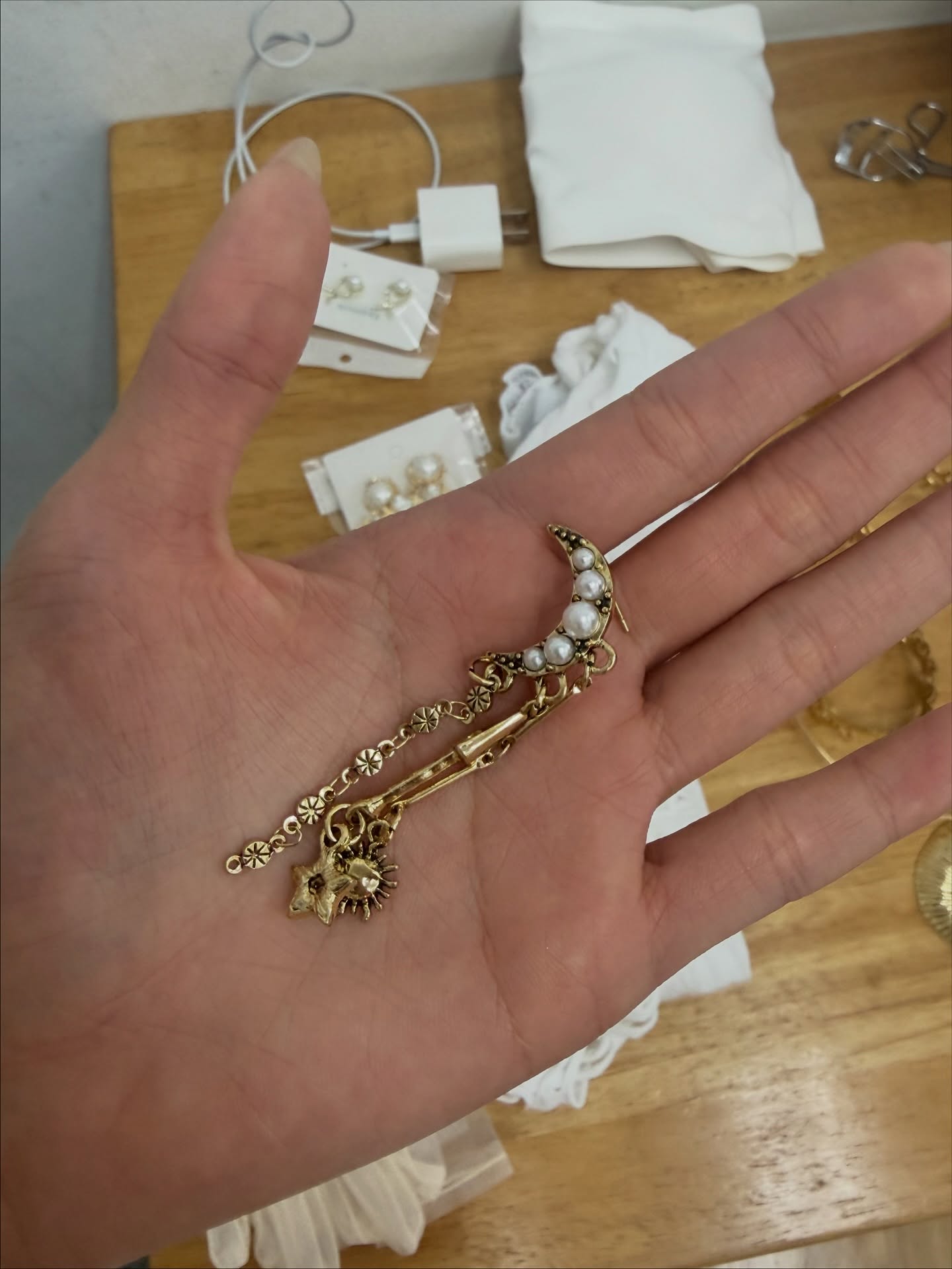 เอมี่ - ทสร กลิ่นเนียม