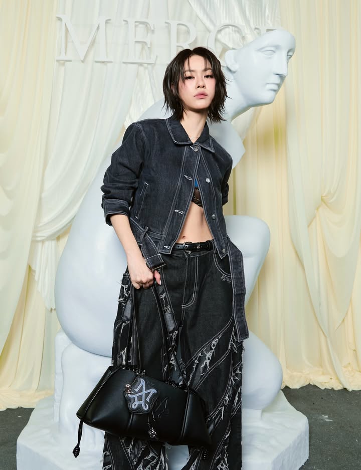 เอมี่ - ทสร กลิ่นเนียม