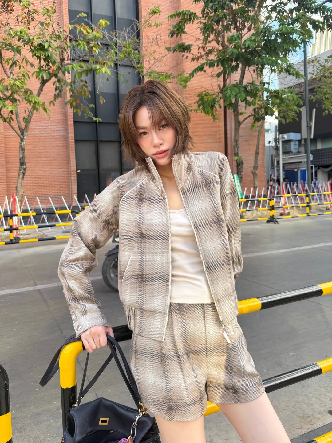 เอมี่ - ทสร กลิ่นเนียม