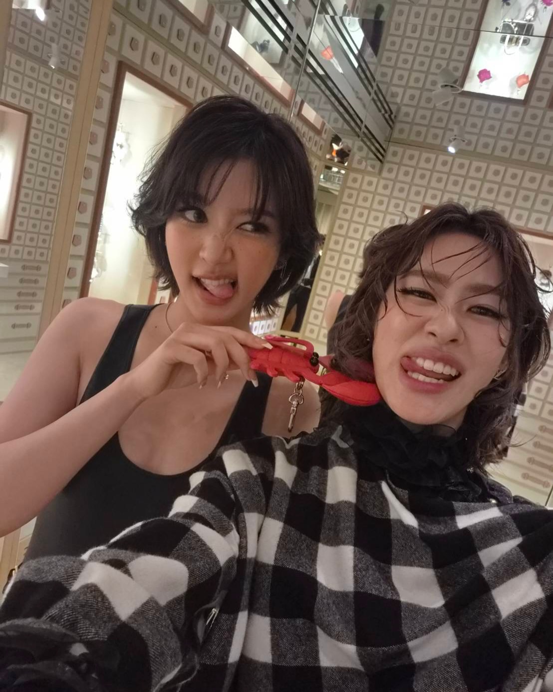 เอมี่ - ทสร กลิ่นเนียม