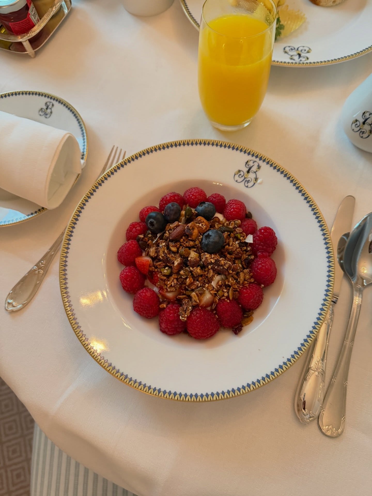 เอมี่ - ทสร กลิ่นเนียม