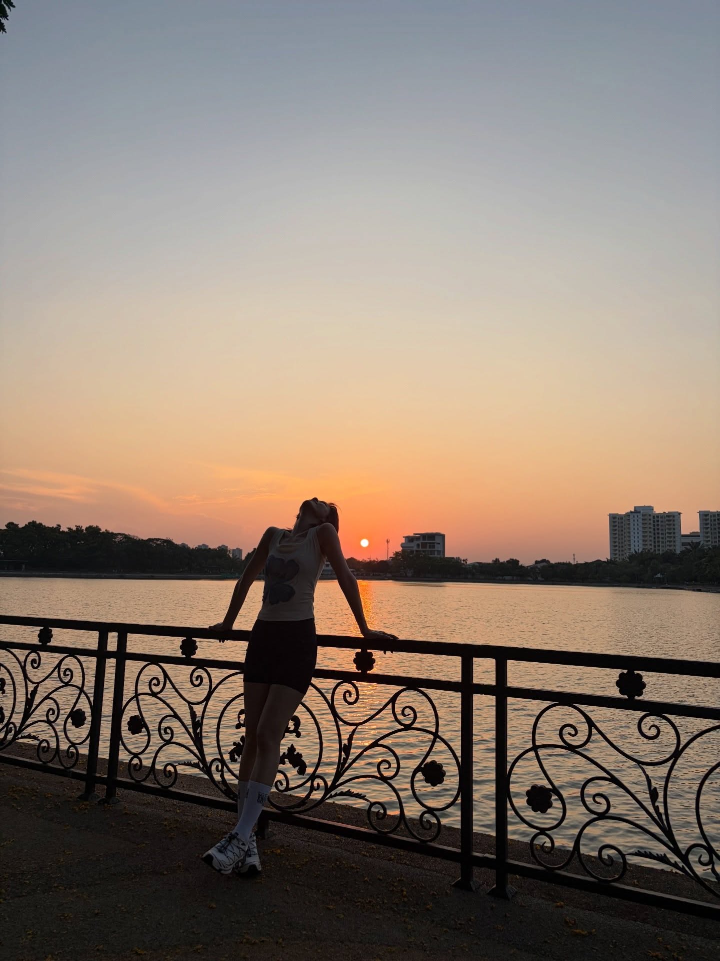 เอมี่ - ทสร กลิ่นเนียม