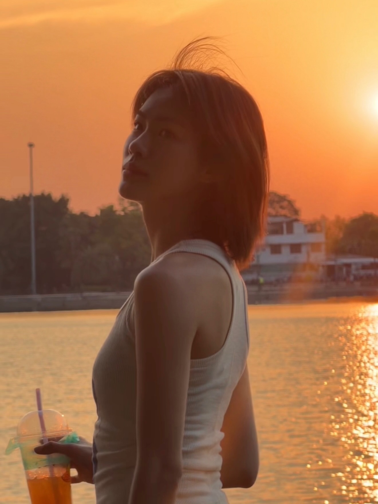 เอมี่ - ทสร กลิ่นเนียม