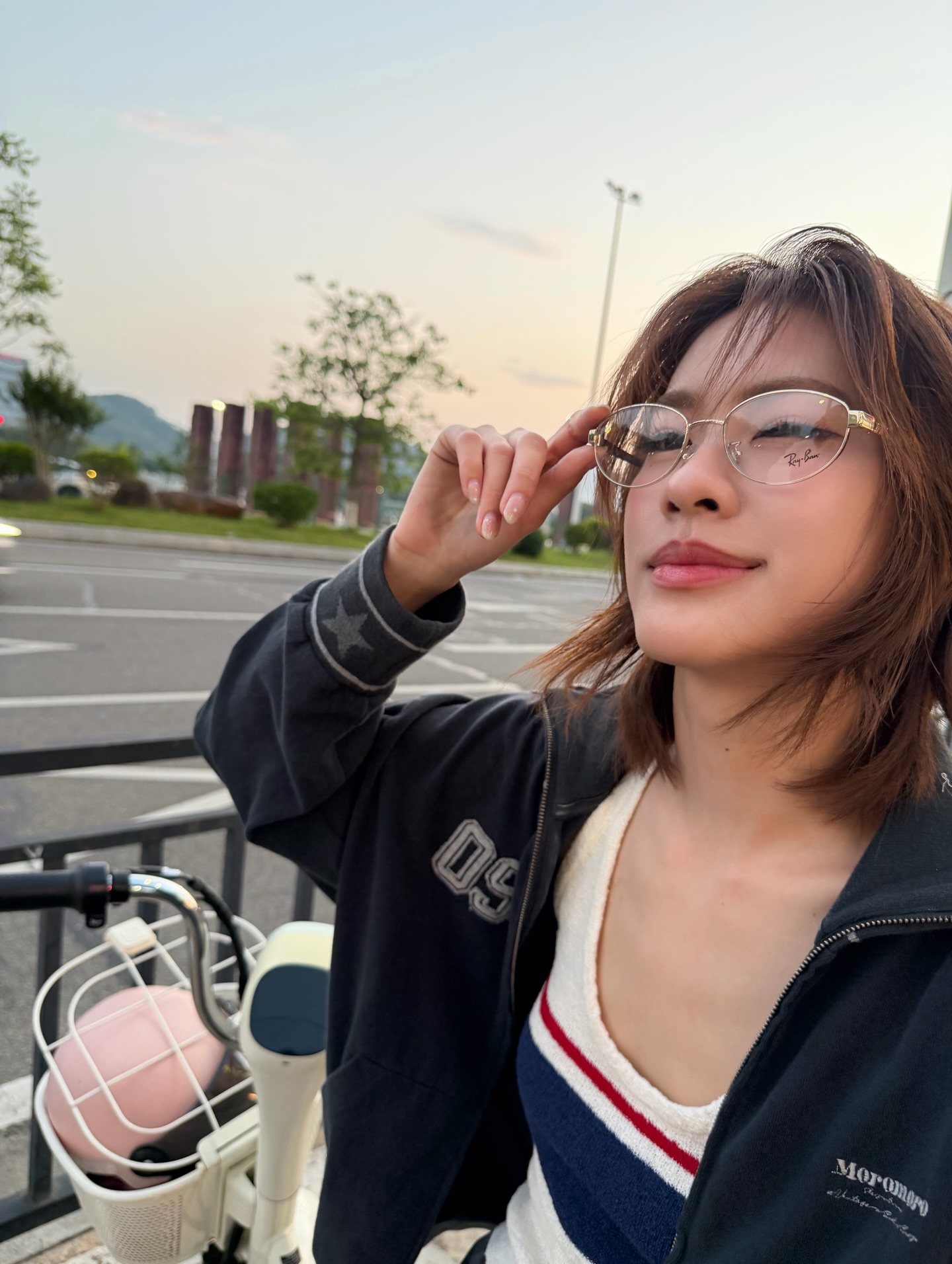 เอมี่ - ทสร กลิ่นเนียม