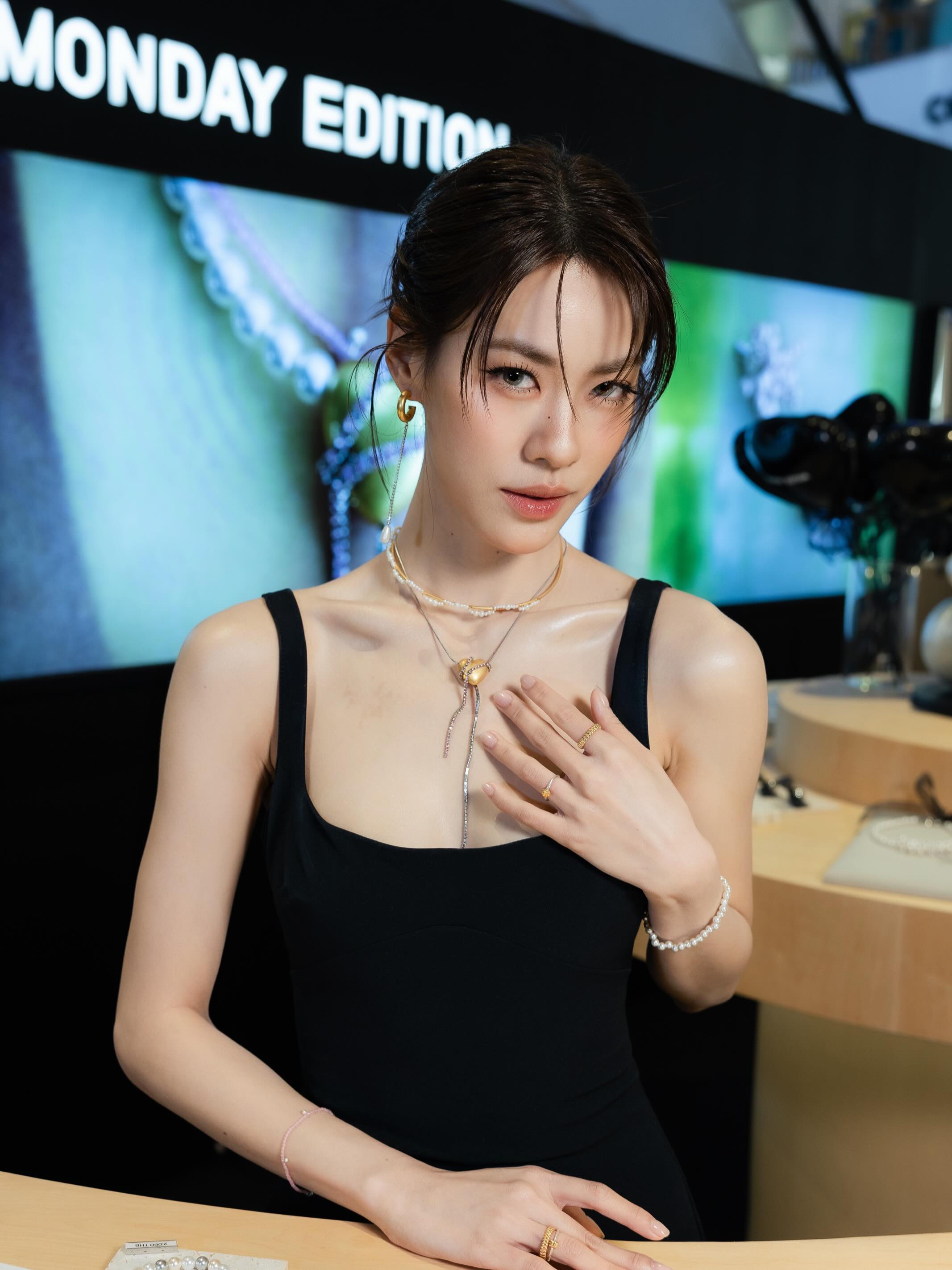 เอมี่ - ทสร กลิ่นเนียม