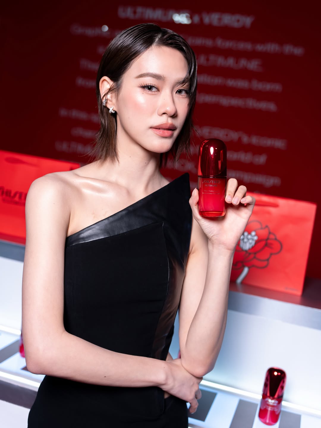 เอมี่ - ทสร กลิ่นเนียม