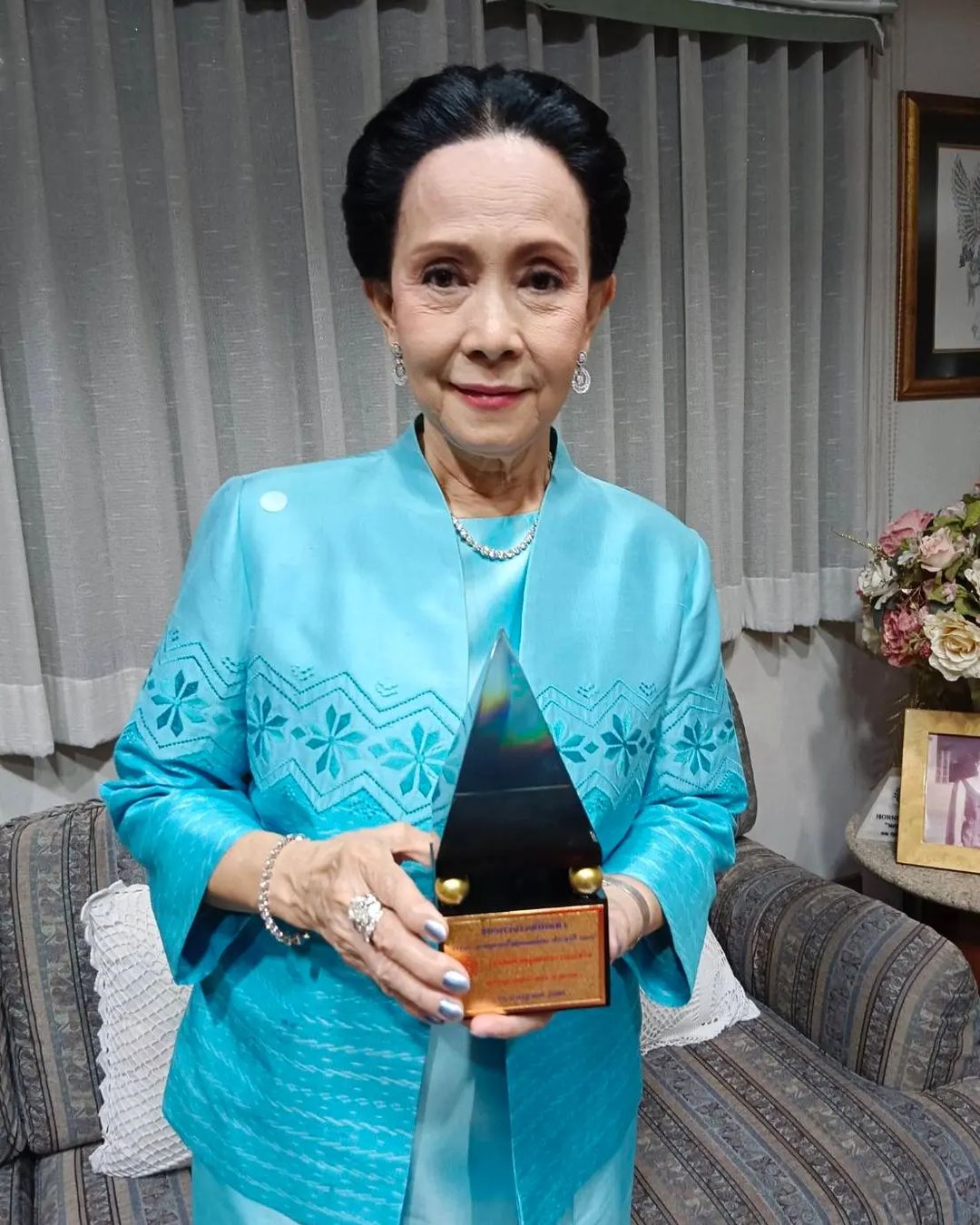 อี๊ฟ - พุทธธิดา ศิระฉายา