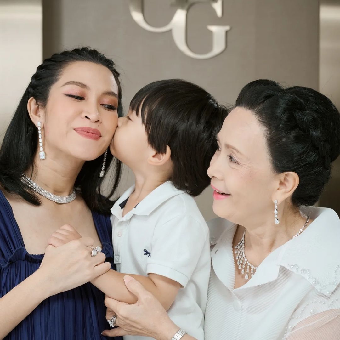 อี๊ฟ - พุทธธิดา ศิระฉายา