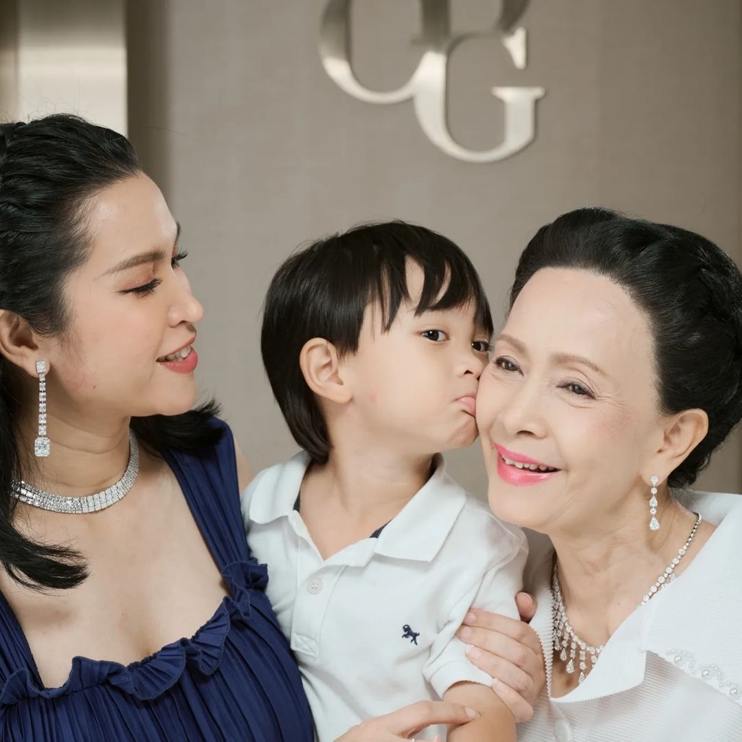 อี๊ฟ - พุทธธิดา ศิระฉายา