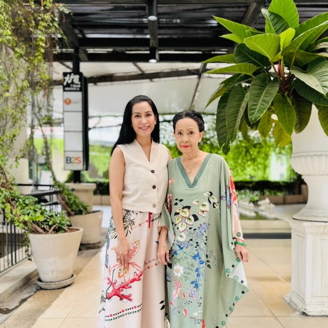 อี๊ฟ - พุทธธิดา ศิระฉายา