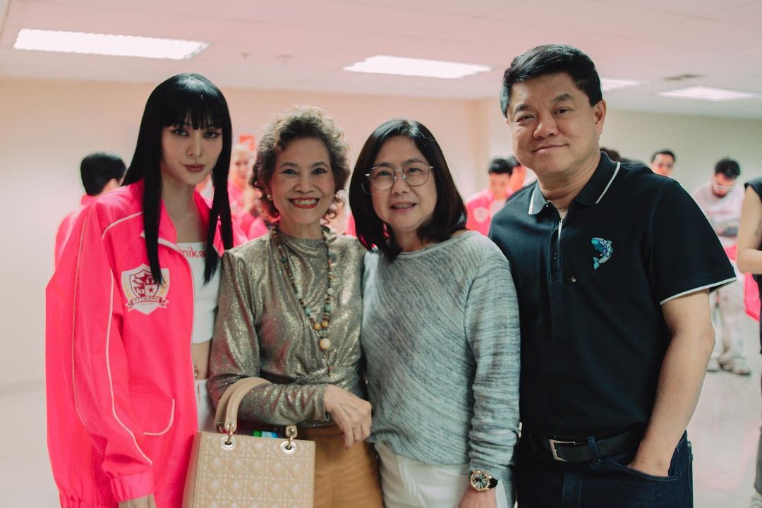 โฟร์ - ศกลรัตน์ วรอุไร