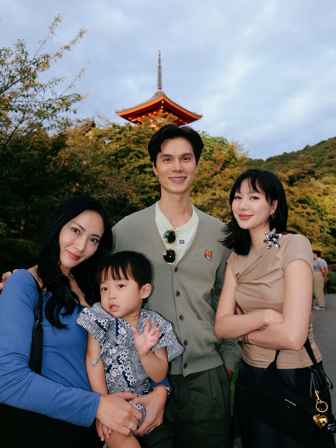 โฟร์ - ศกลรัตน์ วรอุไร